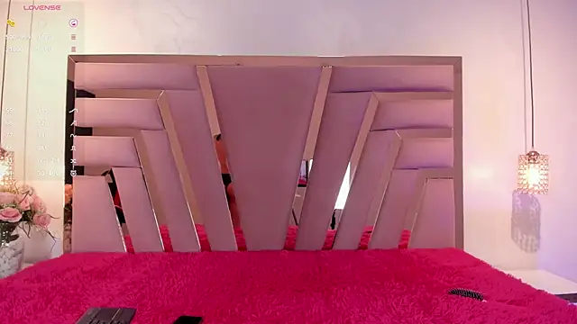 Jiggly   online show from 12, 11, 2025