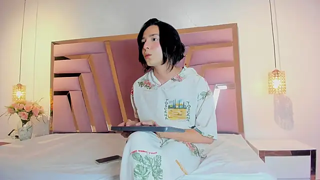 Jiggly   online show from 11, 11, 2025