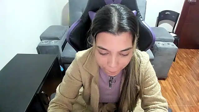 LuisaReyes 2911 online show from 3, 3, 2025