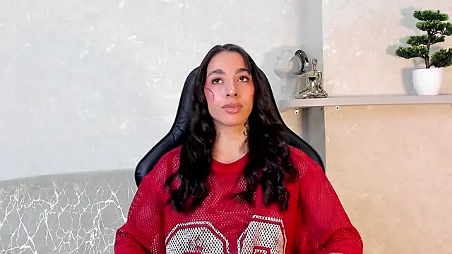 KAYLA BATISTA online show from 18, 7, 2026