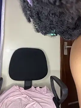 Snapshot of sweetestval chatting on 1, 11, 2025 sweetestval online show from 1, 11, 2025