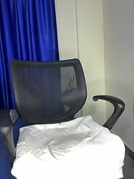 Snapshot of sweetestval chatting on 9, 11, 2025 sweetestval online show from 9, 11, 2025