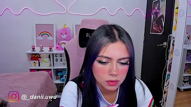 CuteDani  online show from 1, 2, 2025