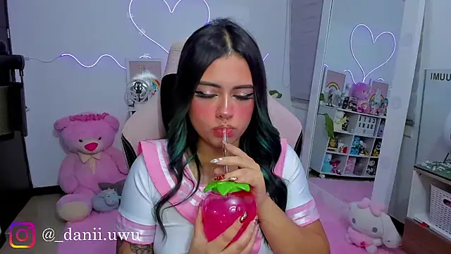CuteDani  online show from 16, 4, 2026