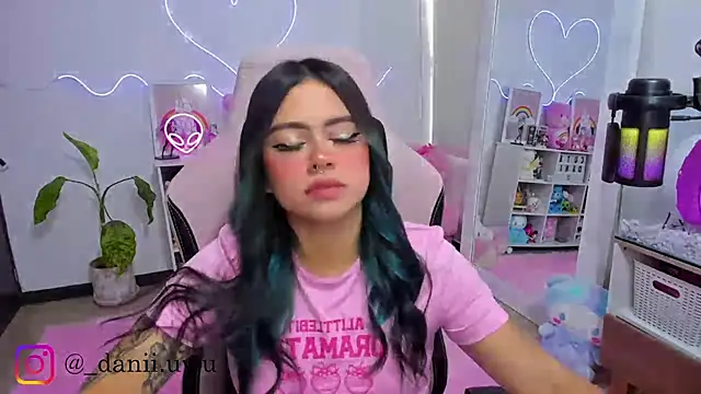 CuteDani  online show from 12, 2, 2026