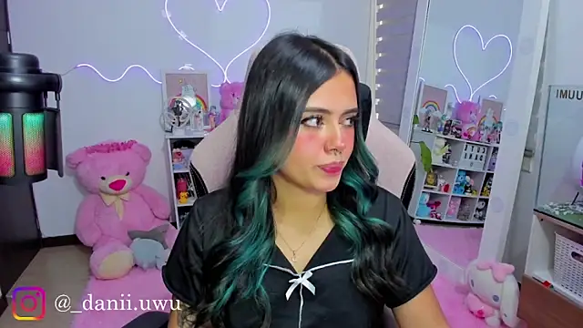 CuteDani  online show from 15, 4, 2026
