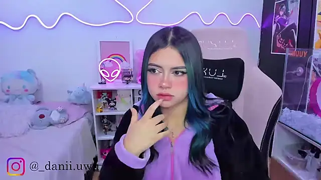 CuteDani  online show from 11, 11, 2025