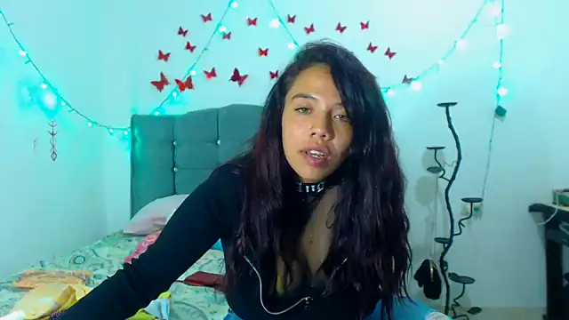 AmaraRoberts420 online show from 3, 2, 2025