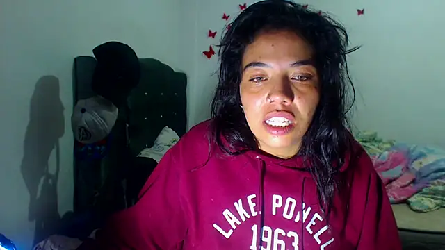 AmaraRoberts420 online show from 1, 12, 2025