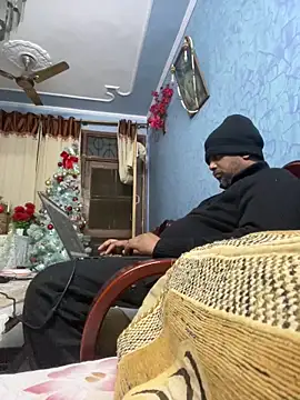 Dick 6inches online show from 17, 12, 2025