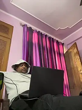 Dick 6inches online show from 23, 11, 2025