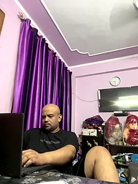 Dick 6inches online show from 15, 10, 2025