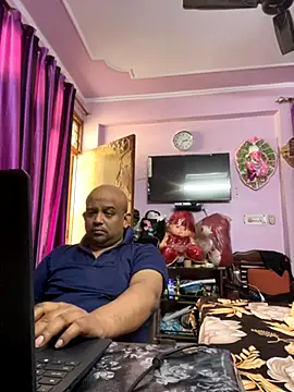 Dick 6inches online show from 17, 11, 2025