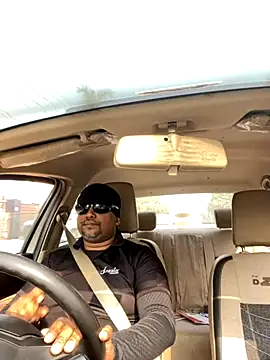 Dick 6inches online show from 19, 11, 2025