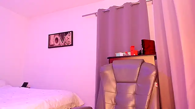 leilahot14 online show from 4, 3, 2026