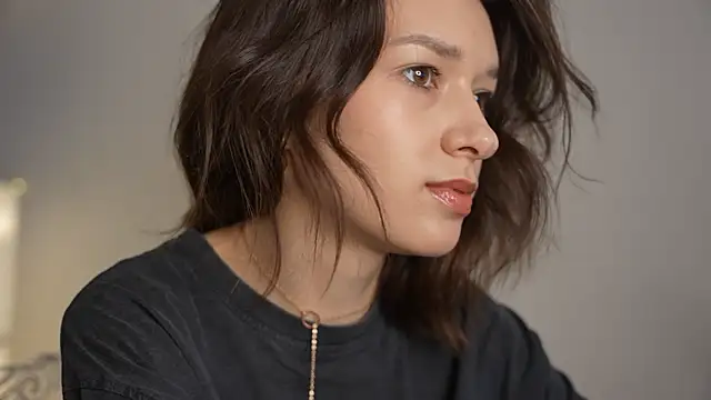 VivianLy  online show from 24, 1, 2025