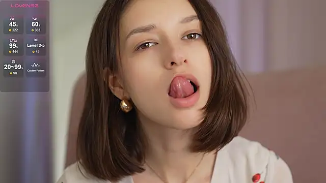 VivianLy  online show from 7, 2, 2025