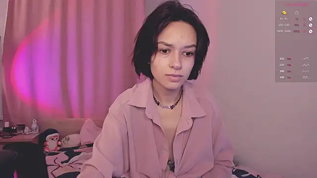 VivianLy  online show from 4, 12, 2025