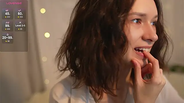 VivianLy  online show from 30, 1, 2025