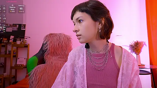 VivianLy  online show from 13, 3, 2026