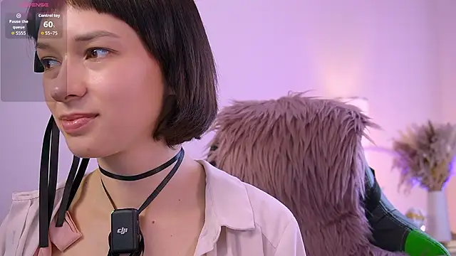 VivianLy  online show from 9, 3, 2026