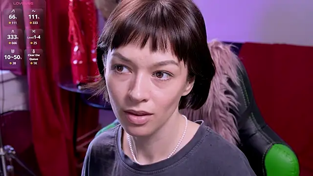 VivianLy  online show from 10, 4, 2026