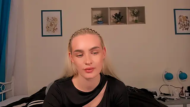 Snapshot of OliviaKisss chatting on 15, 4, 2026 OliviaKisss online show from 15, 4, 2026