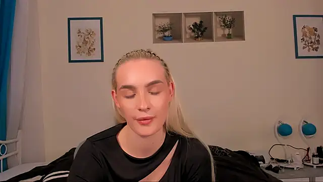 Snapshot of OliviaKisss chatting on 15, 4, 2026 OliviaKisss online show from 15, 4, 2026