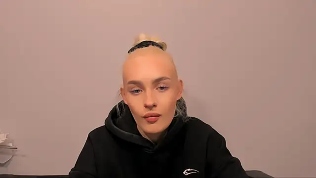 Snapshot of OliviaKisss chatting on 9, 3, 2026 OliviaKisss online show from 9, 3, 2026
