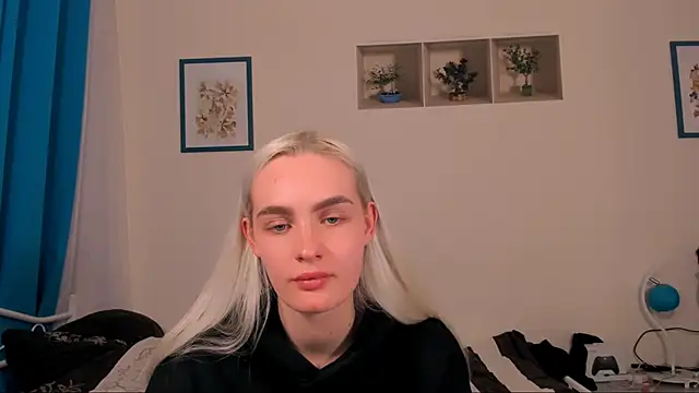 Snapshot of OliviaKisss chatting on 18, 5, 2026 OliviaKisss online show from 18, 5, 2026