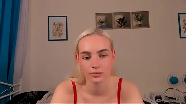 Snapshot of OliviaKisss chatting on 13, 4, 2026 OliviaKisss online show from 13, 4, 2026