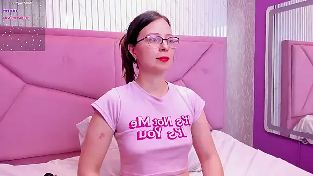 Snapshot of AmbeerWood_ chatting on 5, 10, 2025 AmbeerWood online show from 5, 10, 2025