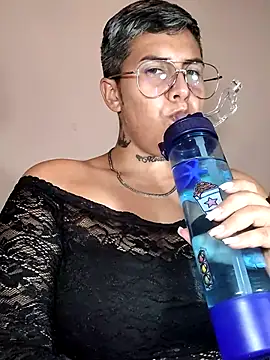 Yessi rousse online show from 11, 1, 2026