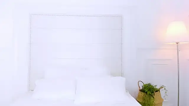 NaomiYuu online show from 29, 11, 2025