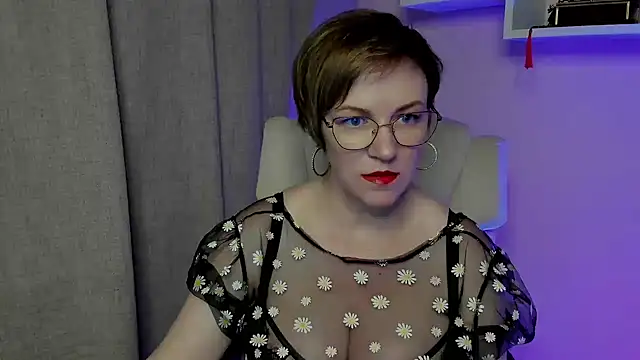 feliziaDesire online show from 4, 6, 2026