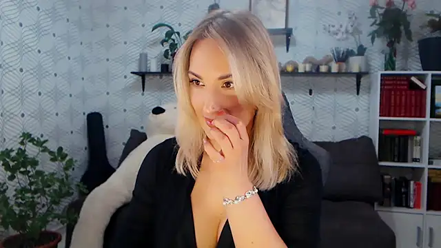 MillaXQueen online show from 10, 3, 2026