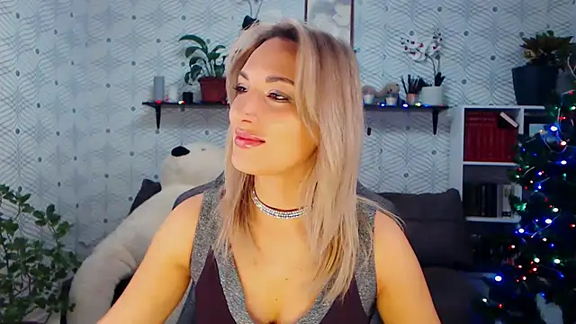 Snapshot of MillaXQueen chatting on 14, 12, 2025 MillaXQueen online show from 14, 12, 2025