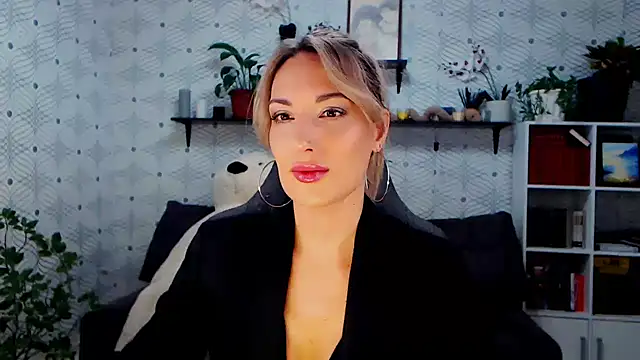 Snapshot of MillaXQueen chatting on 30, 11, 2025 MillaXQueen online show from 30, 11, 2025