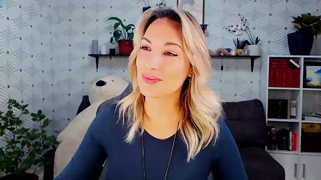 Snapshot of MillaXQueen chatting on 16, 11, 2025 MillaXQueen online show from 16, 11, 2025