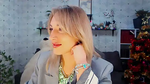 Snapshot of MillaXQueen chatting on 20, 12, 2025 MillaXQueen online show from 20, 12, 2025