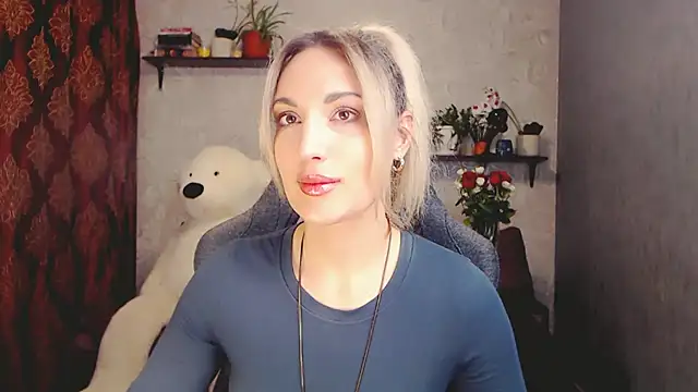 Snapshot of MillaXQueen chatting on 10, 3, 2025 MillaXQueen online show from 10, 3, 2025