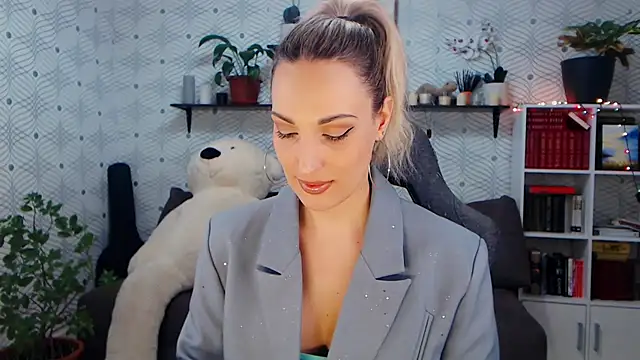 MillaXQueen online show from 12, 3, 2026