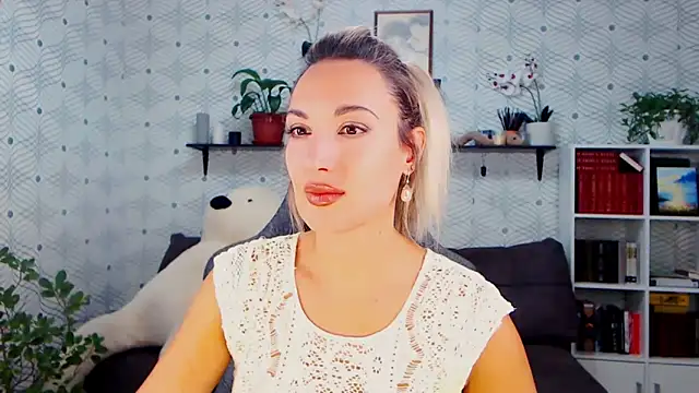 Snapshot of MillaXQueen chatting on 15, 10, 2025 MillaXQueen online show from 15, 10, 2025