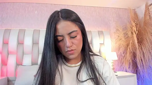 Snapshot of Rebeca_jones chatting on 7, 7, 2026 Rebeca jones online show from 7, 7, 2026