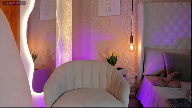 Ashleyy piink online show from 4, 7, 2026