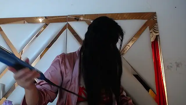 nathaly low1 online show from 15, 4, 2026