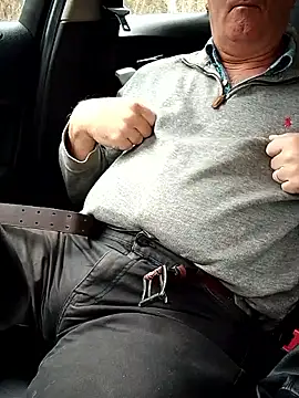 Snapshot of stiffandlubed@xh chatting on 30, 10, 2025 stiffandlubedxh online show from 30, 10, 2025