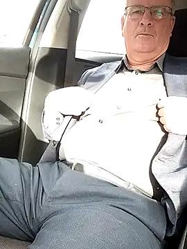 Snapshot of stiffandlubed@xh chatting on 11, 11, 2025 stiffandlubedxh online show from 11, 11, 2025