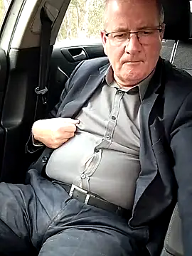 Snapshot of stiffandlubed@xh chatting on 8, 9, 2025 stiffandlubedxh online show from 8, 9, 2025