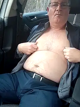 Snapshot of stiffandlubed@xh chatting on 21, 9, 2025 stiffandlubedxh online show from 21, 9, 2025